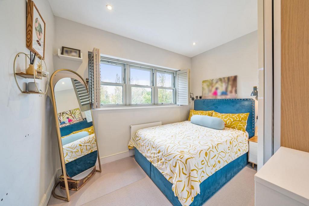 Culverden Road, Balham 2 bed flat for sale £600,000