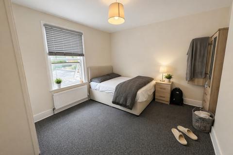 4 bedroom terraced house to rent, East Avenue, Oxford, Oxfordshire, OX4