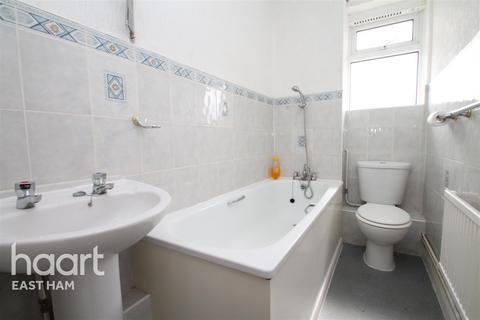 1 bedroom flat to rent, Killip Close- Canning Town - E16