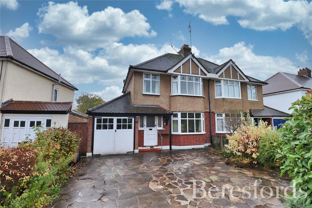 Dorset Avenue, Chelmsford, CM2 3 bed semidetached house for sale £