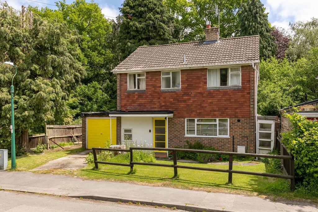 Forest Row, Forest Row RH18 3 bed detached house for sale £525,000