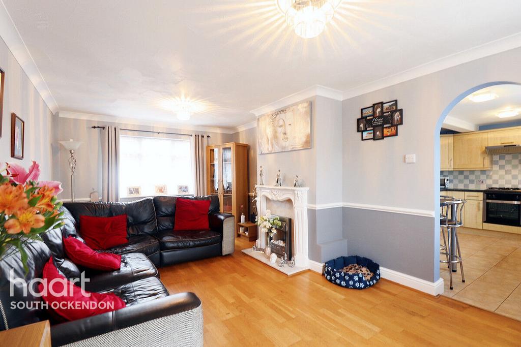 Dacre Crescent, Aveley 3 bed terraced house £375,000