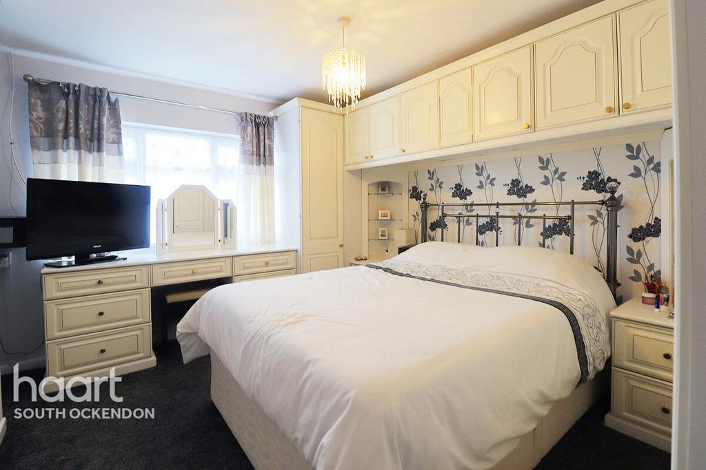 Dacre Crescent, Aveley 3 bed terraced house for sale £390,000