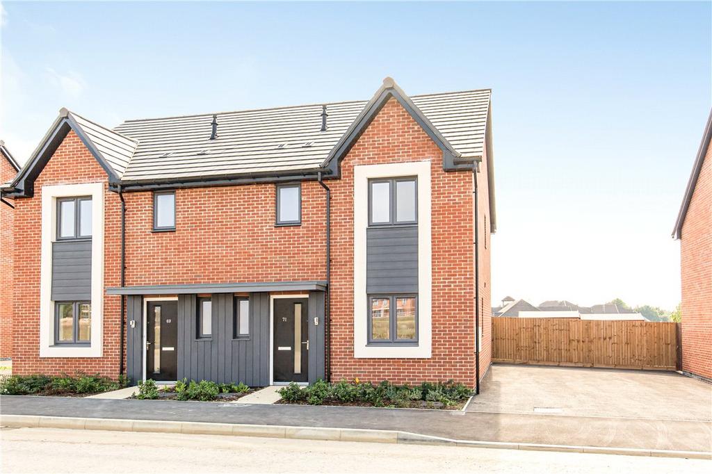 Wheatfield Drive, Curbridge, Witney, OX29 3 bed semidetached house to