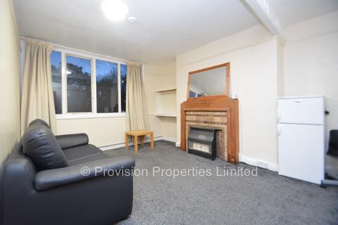 2 bedroom flat to rent, Cliff Road, Woodhouse LS6