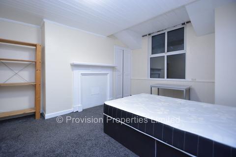 2 bedroom flat to rent, Cliff Road, Woodhouse LS6