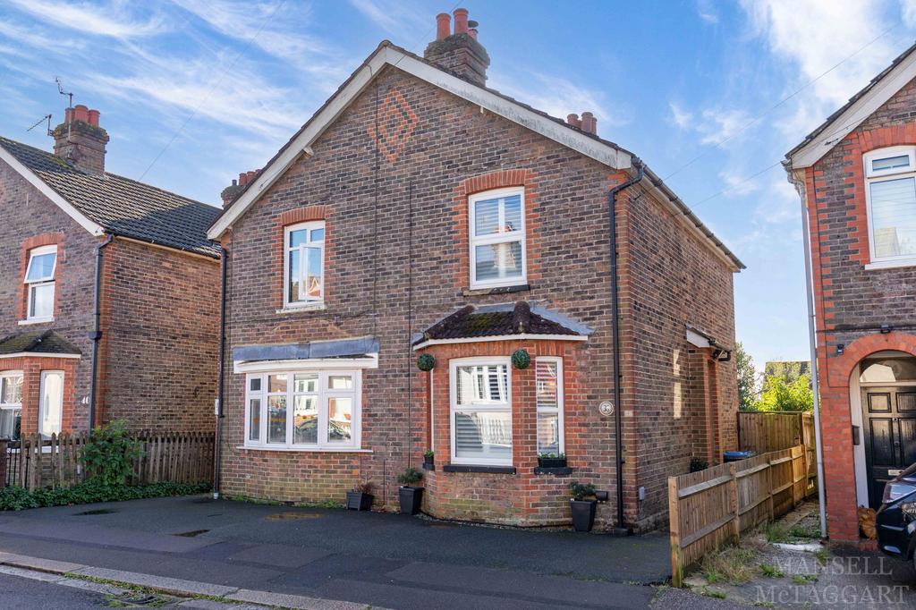 Morton Road, East Grinstead RH19 2 bed semidetached house for sale £