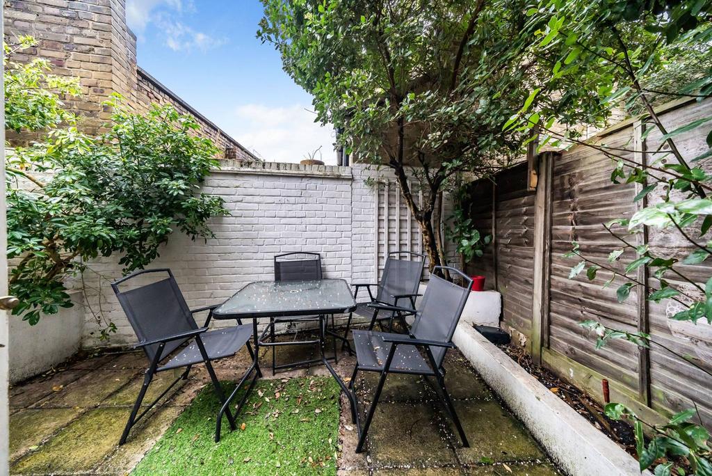 Chestnut Grove, Balham, London, SW12 5 bed house for sale £1,200,000