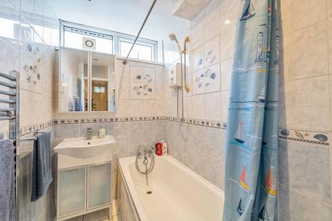 33 Hampson Way, London, SW8 1HX