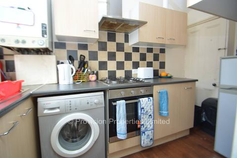 2 bedroom terraced house to rent, Harold Place, Hyde Park LS6