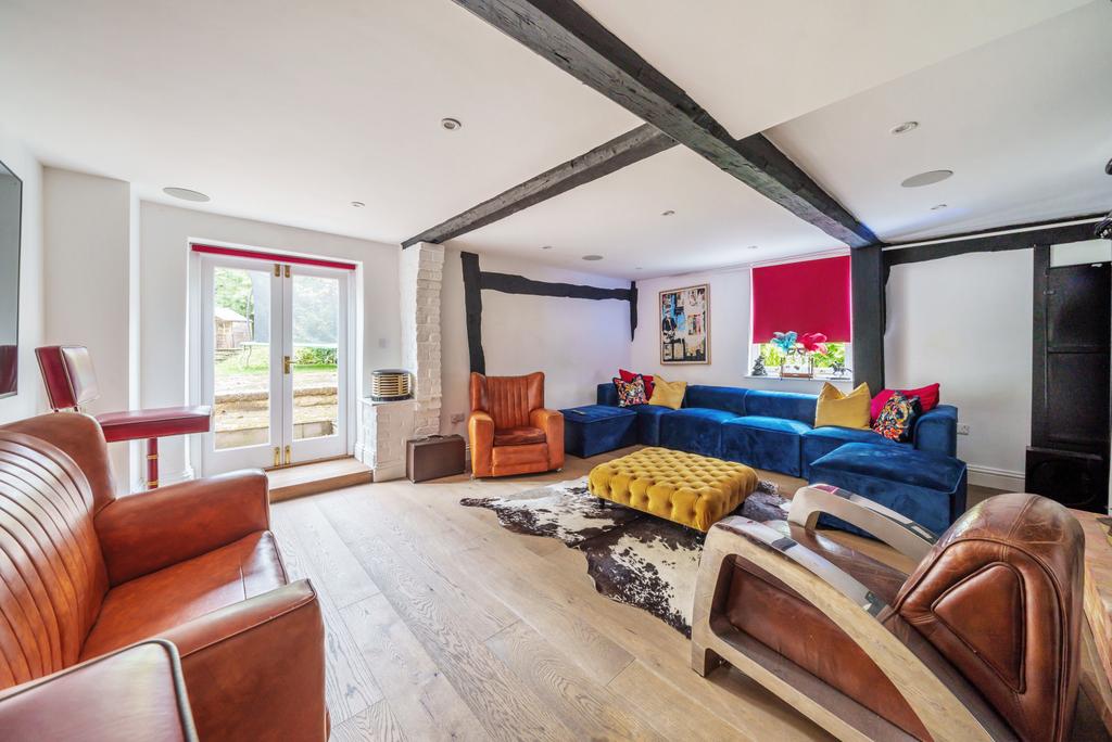 Chertsey Road, Addlestone, KT15 6 bed house for sale £1,695,000