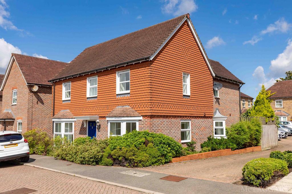 East Grinstead, East Grinstead RH19 4 bed detached house for sale £535,000