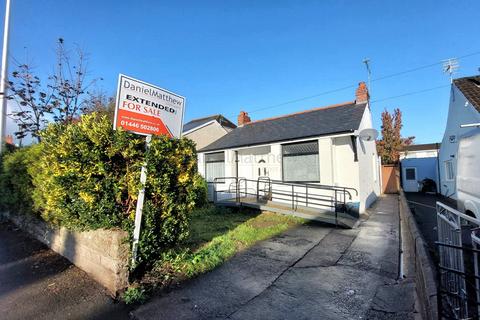 2 bedroom detached bungalow for sale, Coldbrook Road East, Barry, The Vale Of Glamorgan. CF63 1NF