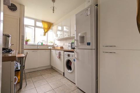 Flat 3, 29 Ravensbourne Park, London, SE6 4XY
