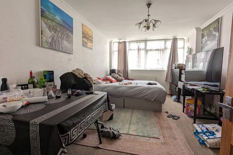 Flat 3, 29 Ravensbourne Park, London, SE6 4XY