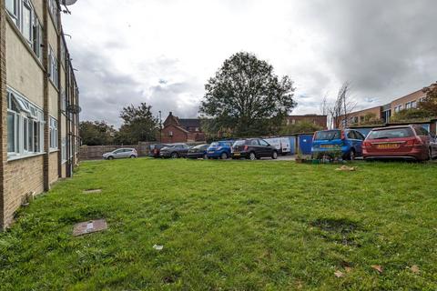 Flat 3, 29 Ravensbourne Park, London, SE6 4XY