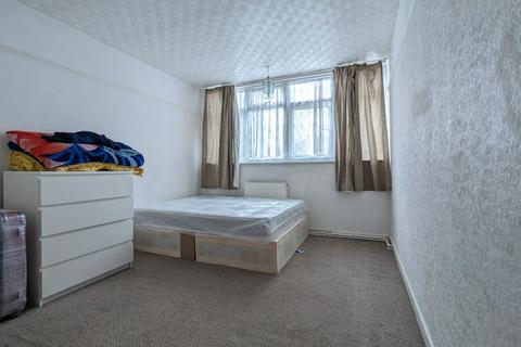 Flat 3, 29 Ravensbourne Park, London, SE6 4XY