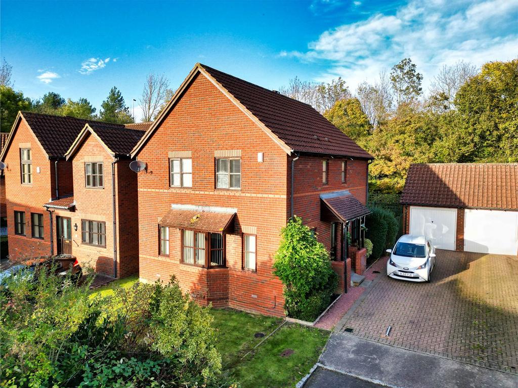 Loughton, Milton Keynes MK5 4 bed detached house for sale £600,000