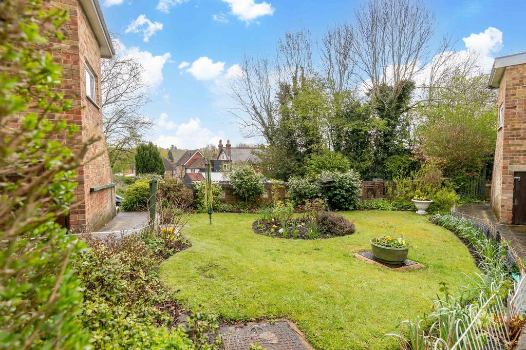 Forest Row, Forest Row RH18 2 bed flat for sale £240,000