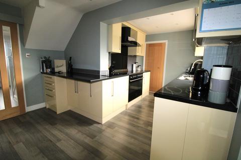 8 Blenheim Close, Upminster, RM14 1SH