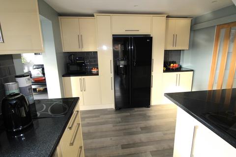 8 Blenheim Close, Upminster, RM14 1SH