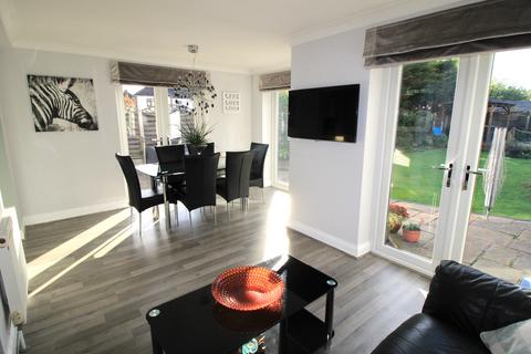 8 Blenheim Close, Upminster, RM14 1SH