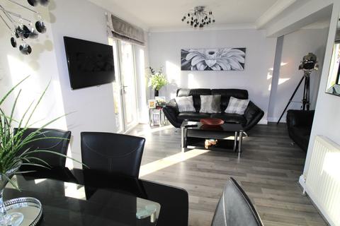 8 Blenheim Close, Upminster, RM14 1SH