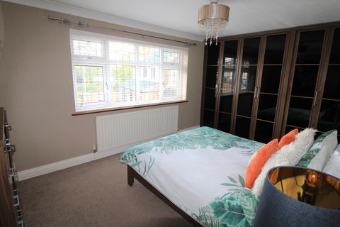8 Blenheim Close, Upminster, RM14 1SH