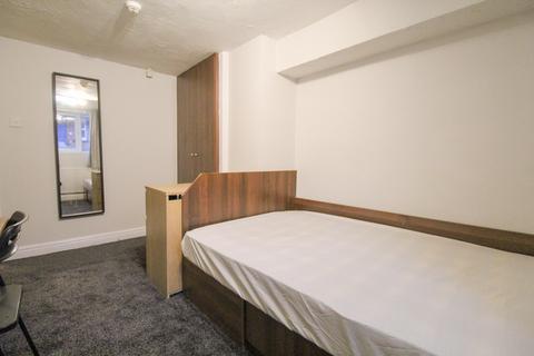 5 bedroom terraced house to rent, BILLS INCLUDED - Talbot Terrace, Burley, Leeds, LS4