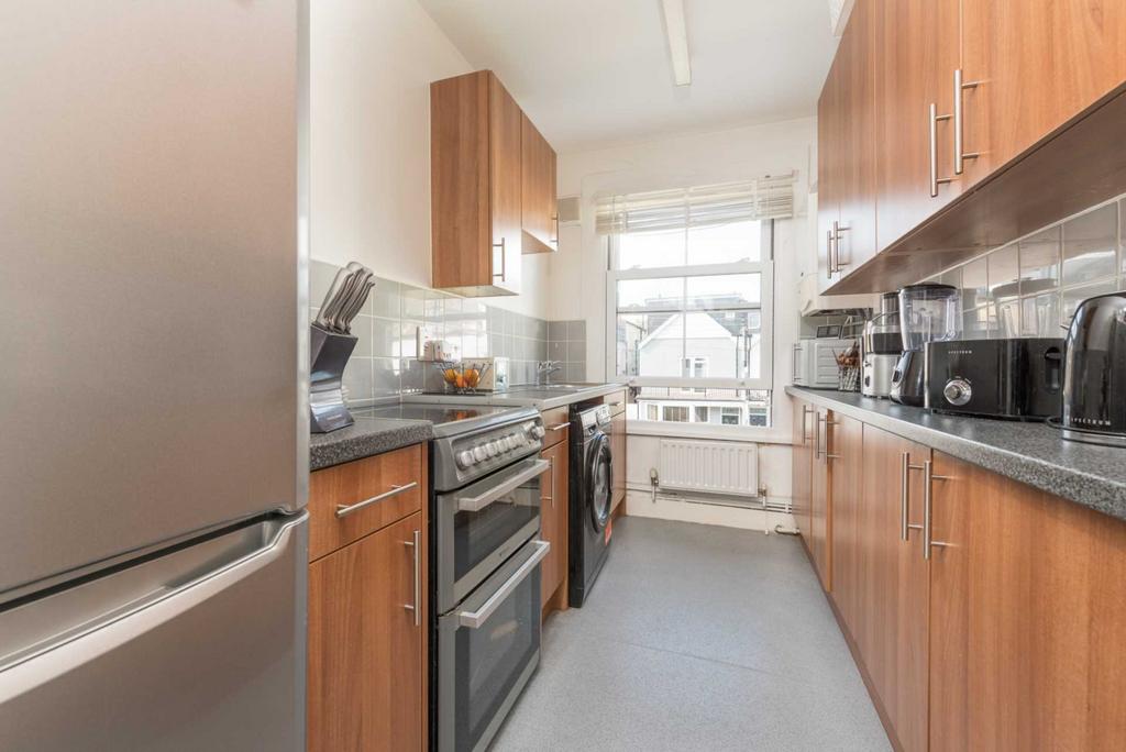 Sunnyhill Road, Streatham 1 bed flat £300,000