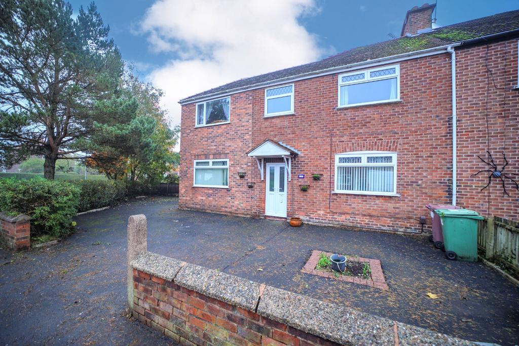 Queens Drive, NewtonLeWillows, WA12 0LJ 5 bed semidetached house £