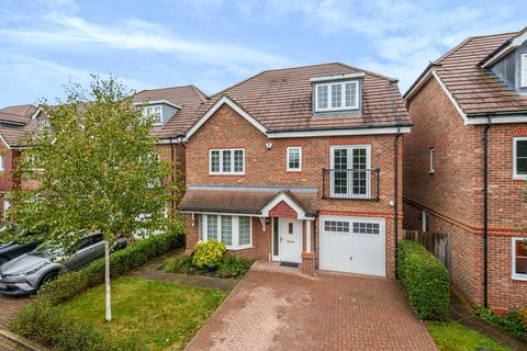6 Aberdeen Way, Knaphill, Woking, GU21 2FJ