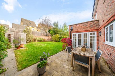 6 Aberdeen Way, Knaphill, Woking, GU21 2FJ