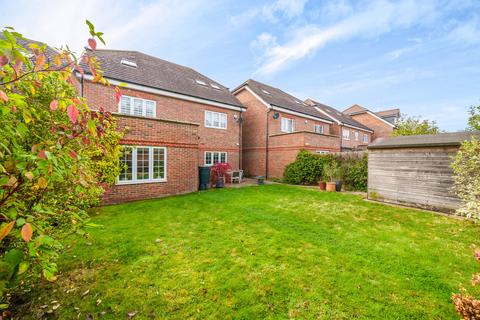 6 Aberdeen Way, Knaphill, Woking, GU21 2FJ
