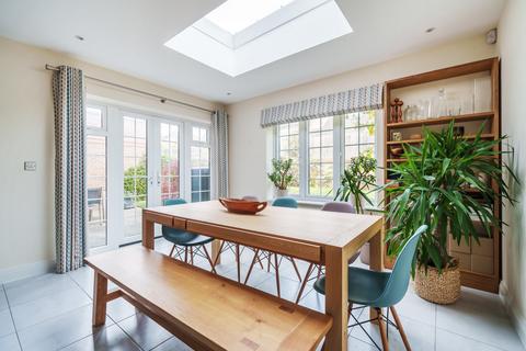 6 Aberdeen Way, Knaphill, Woking, GU21 2FJ