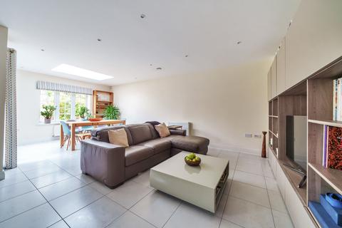 6 Aberdeen Way, Knaphill, Woking, GU21 2FJ