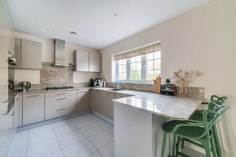 6 Aberdeen Way, Knaphill, Woking, GU21 2FJ