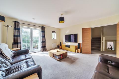 6 Aberdeen Way, Knaphill, Woking, GU21 2FJ
