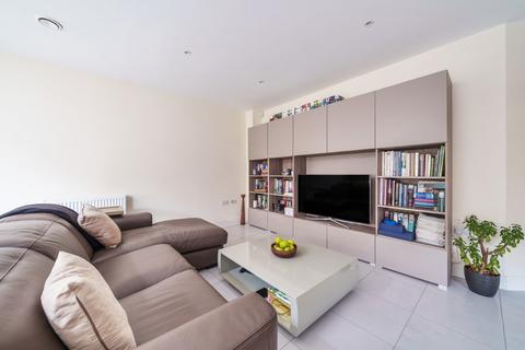 6 Aberdeen Way, Knaphill, Woking, GU21 2FJ