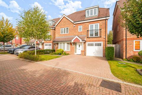 6 Aberdeen Way, Knaphill, Woking, GU21 2FJ