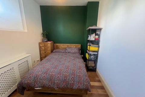 2 bedroom flat to rent, Winslade House, 4 Egham Hill, Egham, Surrey, TW20