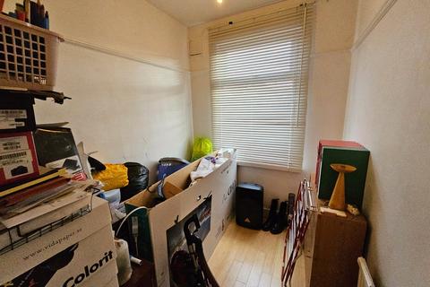 195 Bellingham Road, London, SE6 1EQ