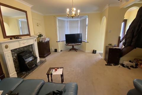 4 bedroom terraced house to rent, Poole Crescent, Birmingham B17