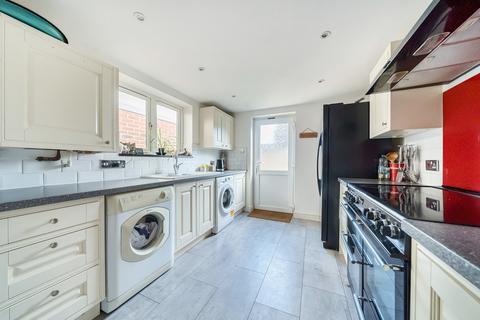 12 Bourne Road, Godalming, GU7 3NQ