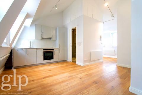 Studio to rent, Rupert Street W1D