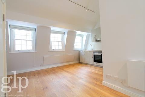 Studio to rent, Rupert Street W1D