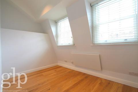 Studio to rent, Rupert Street W1D