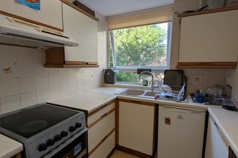 5 bedroom terraced house to rent, Sparkford Close