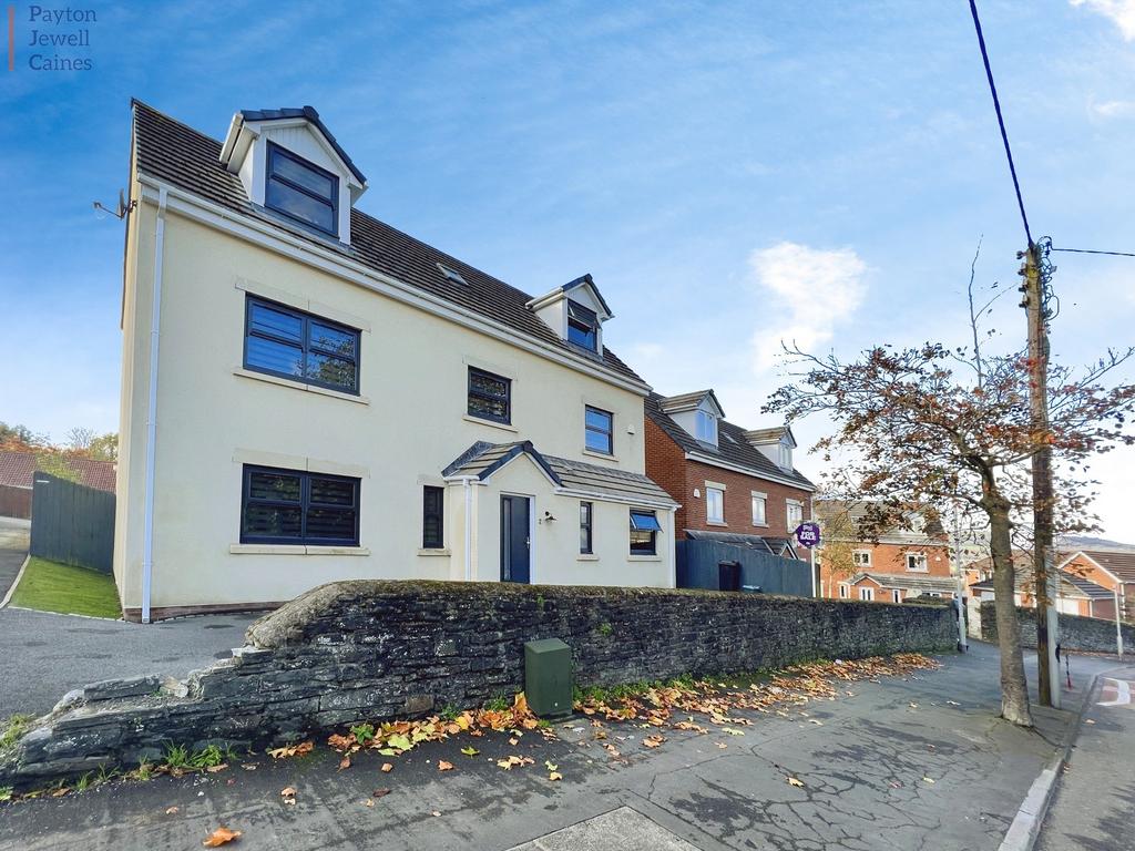 Cimla Road, Cimla, Neath, Neath Port Talbot. SA11 3TT 6 bed detached