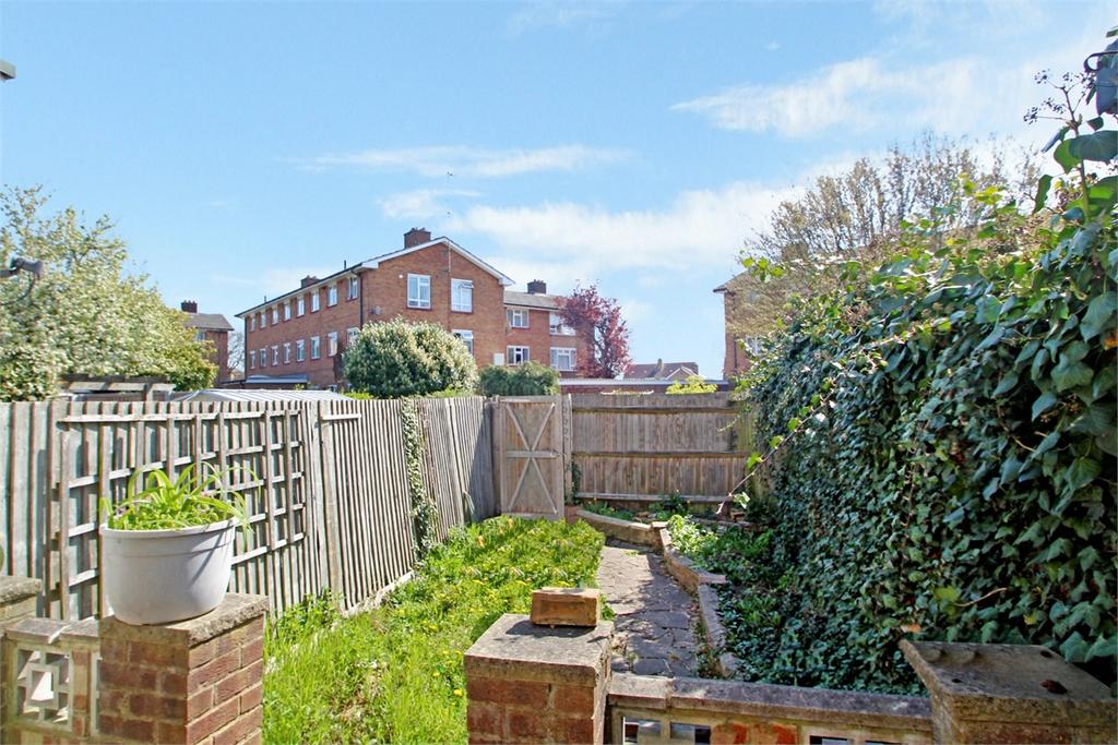 St Clement Close, COWLEY, Middlesex 2 bed terraced house for sale £